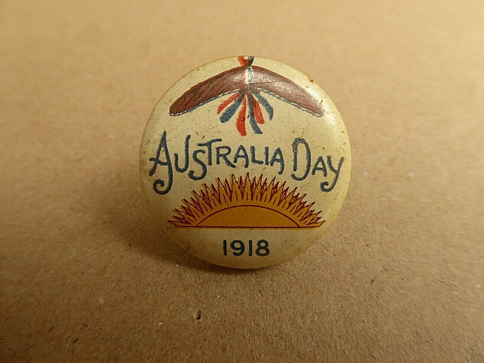 WW1 AIF AUSTRALIA DAY BOOMERANG RISING SUN 1918 BUTTON DAY BADGE 