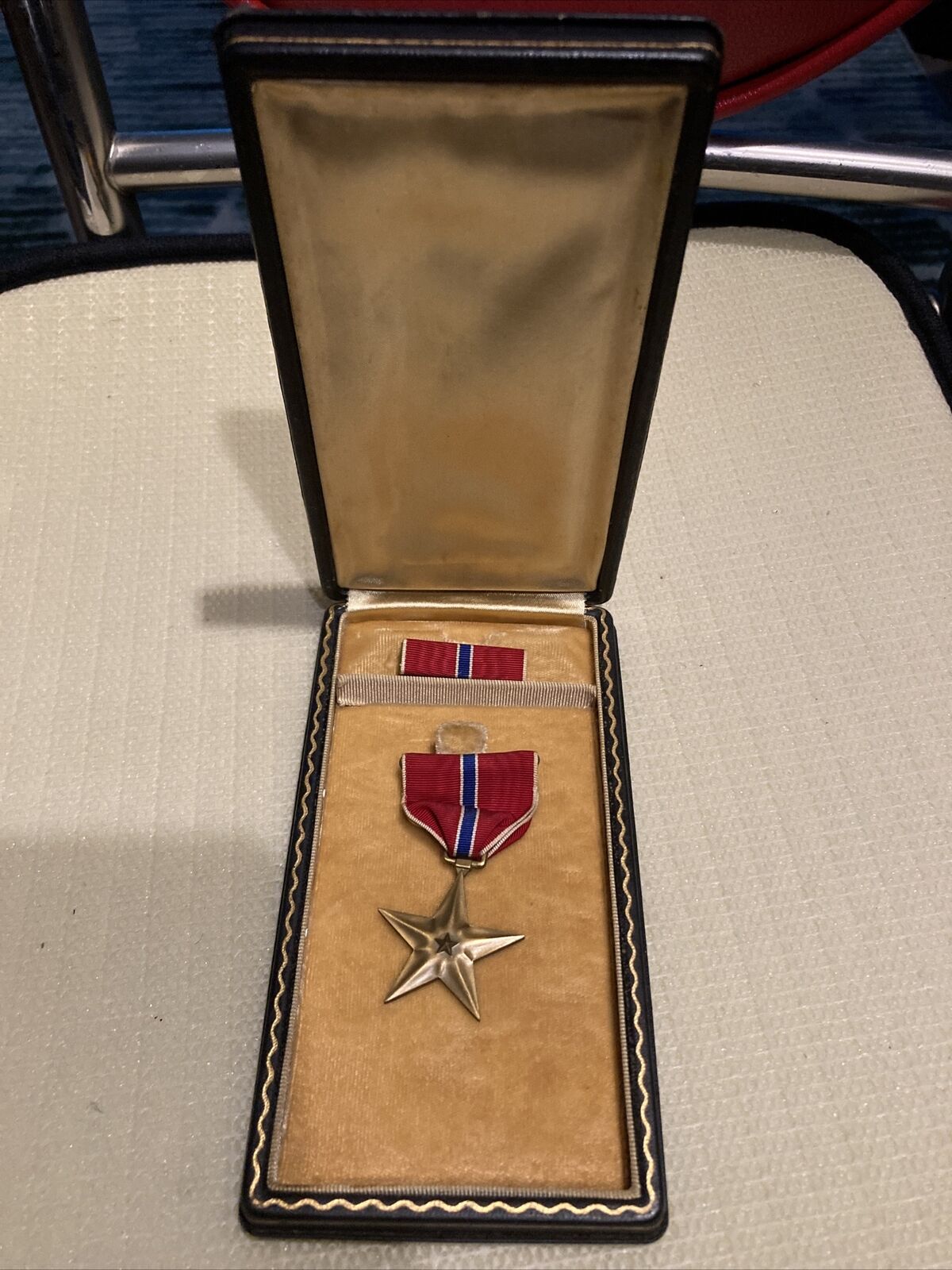 WW2 Bronze Star Medal, Bar, Lapel Pin, in Original Presentation Case