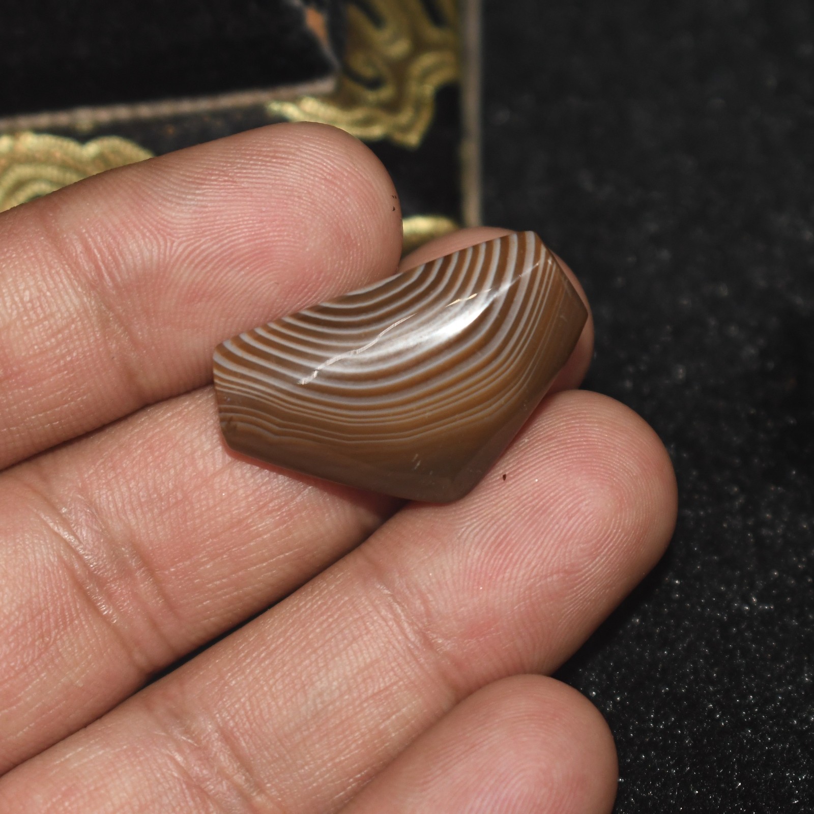 Rare old Central Asian Banded Agate Stone Boomerang Bead in Good Condition